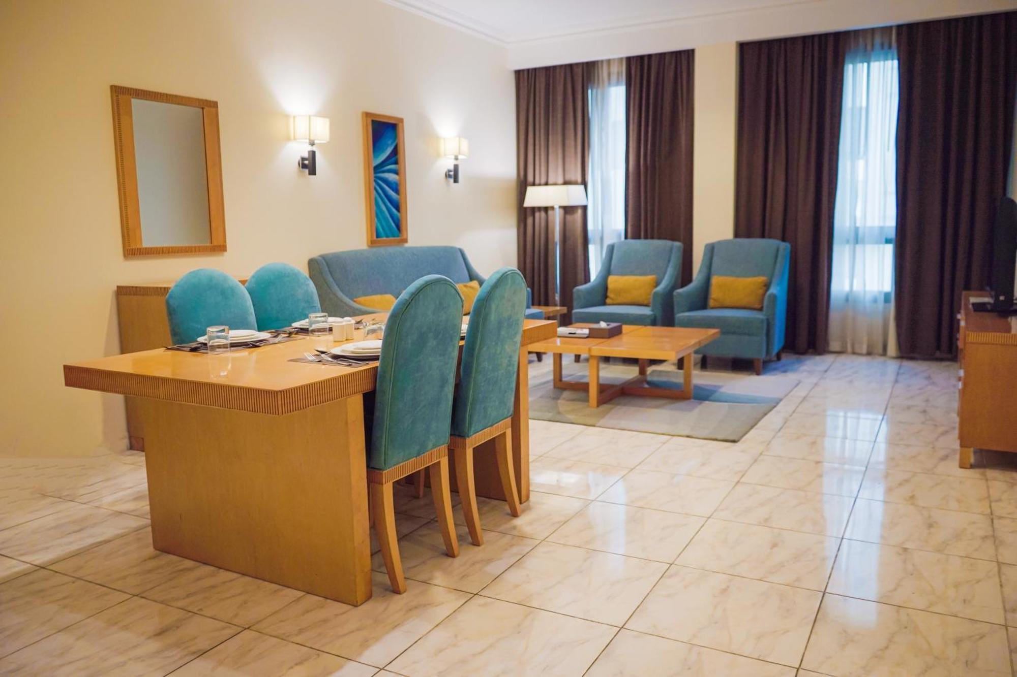 City Seasons Hotel & Suites Mascate Habitación foto