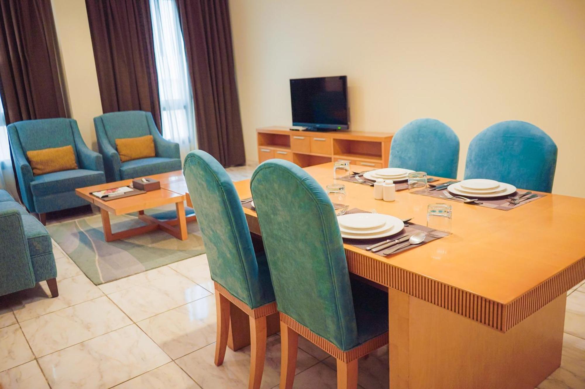 City Seasons Hotel & Suites Mascate Habitación foto