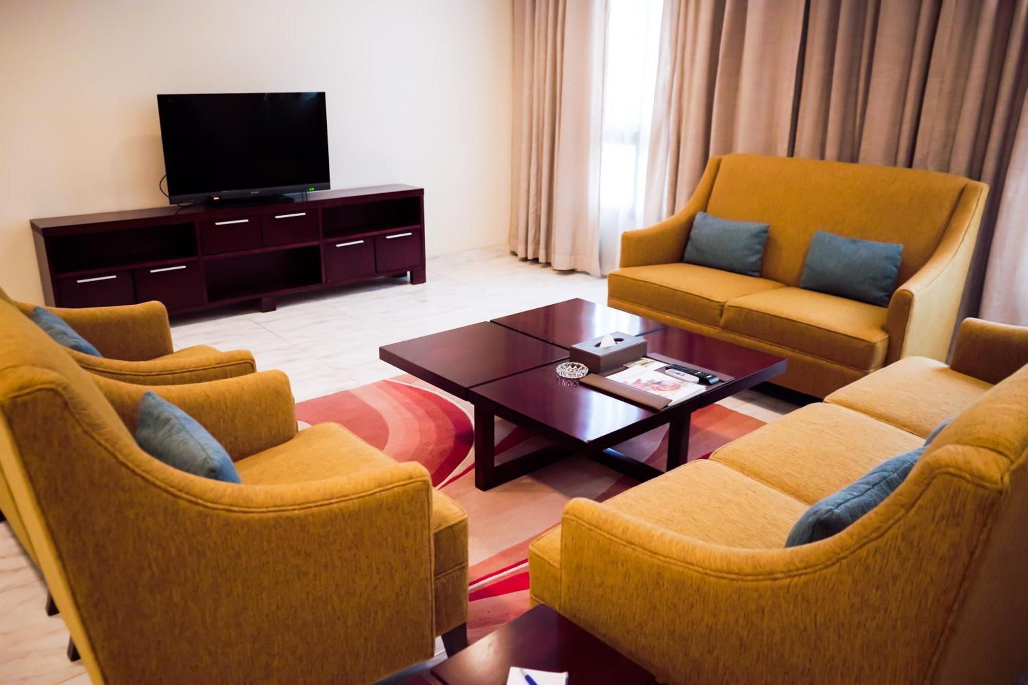 City Seasons Hotel & Suites Mascate Habitación foto