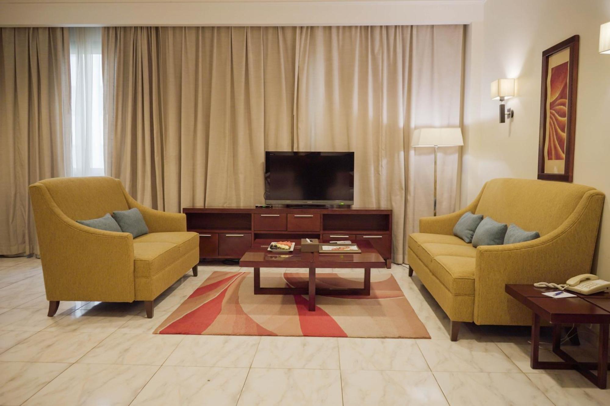 City Seasons Hotel & Suites Mascate Habitación foto